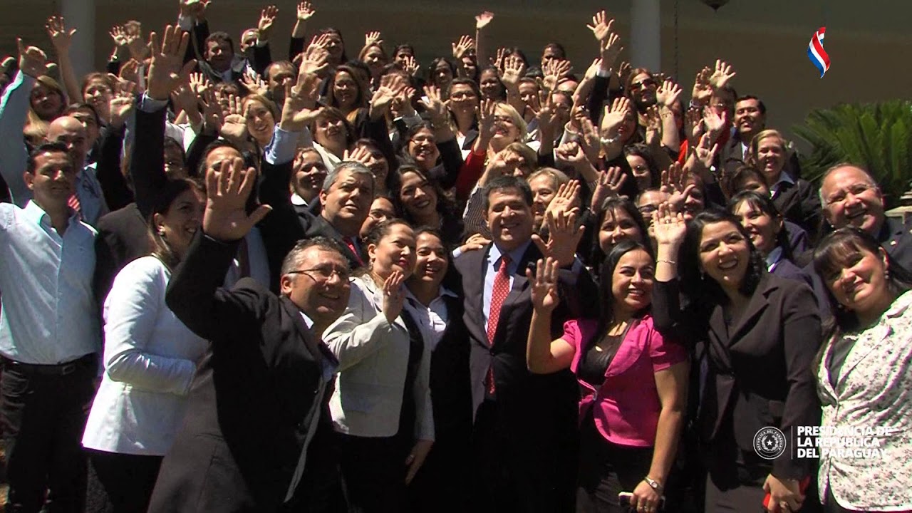 Jefe de Estado recibió a nuevos docentes becados a Colombia - YouTube