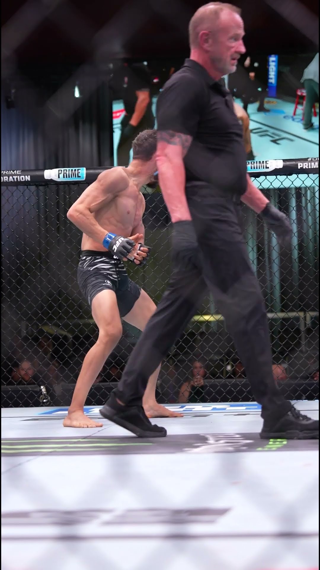 Bunes gets the submission win ?? #UFCVegas101