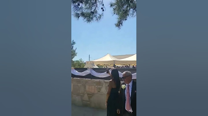 Μαυρίκιος Μαυρικίου - Ιλάειρα Ζήση: Η άφιξη στην εκκλησία για τον γάμο τους