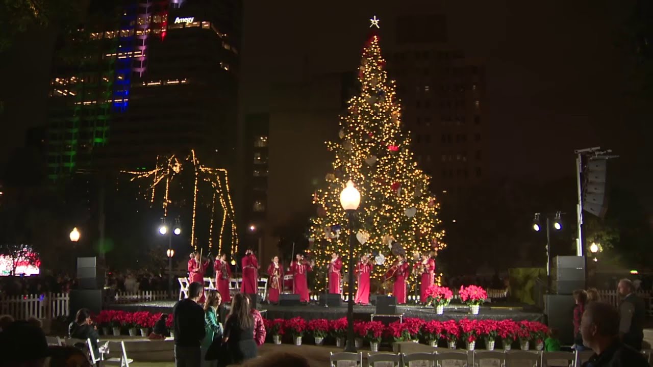 WATCH: H-E-B Christmas tree lighting ceremony in downtown San Antonio