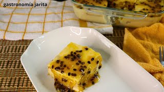 Postre de maracuyá o fruta de la pasión con yogur griego y galletas ducales