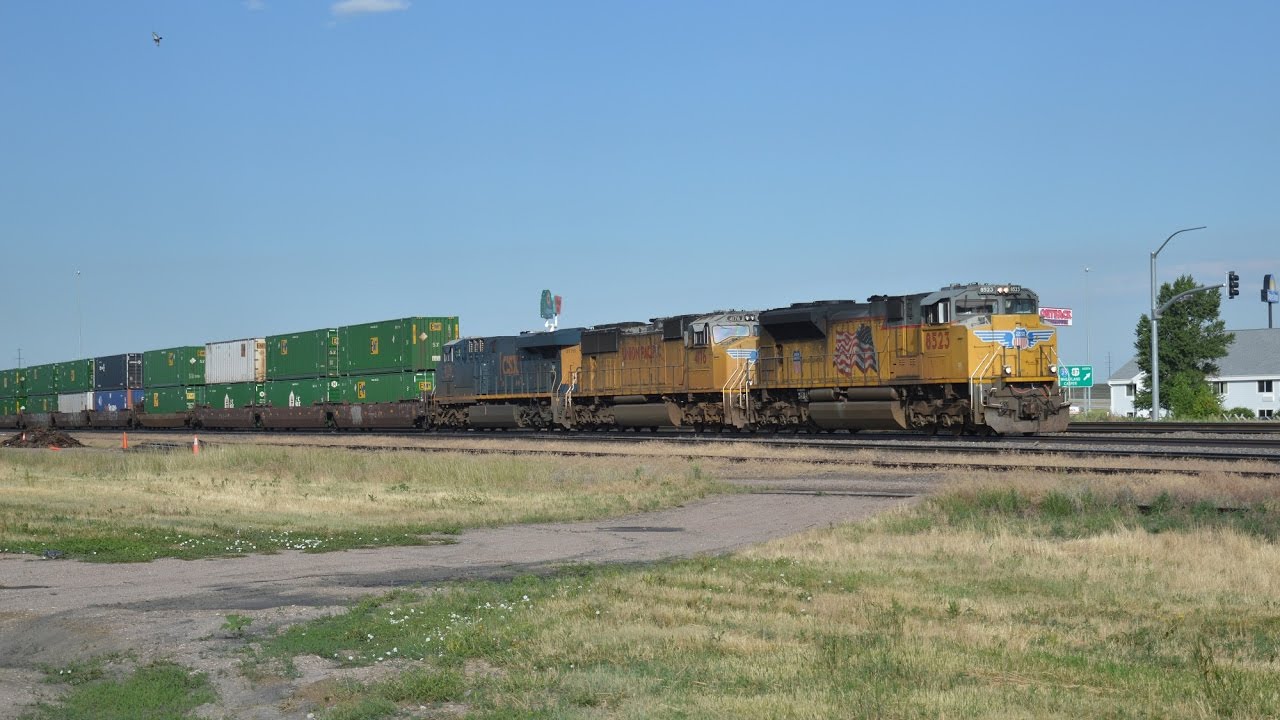 [RARE] Union pacific Intermodal with CSX Foreign Power - YouTube