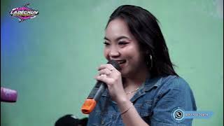 ERIKA SYAULINA   SIAPA KAU