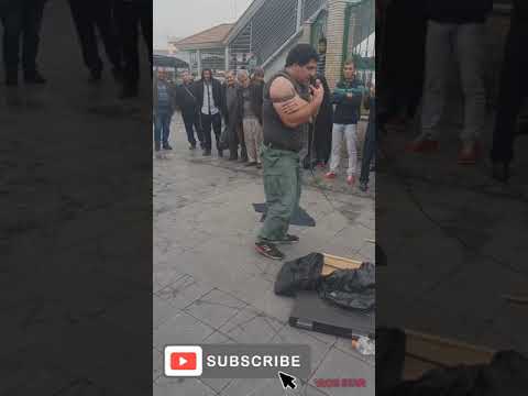 شجاعت اش داری که مار را بیندازد داخلی لباس ات نترسید