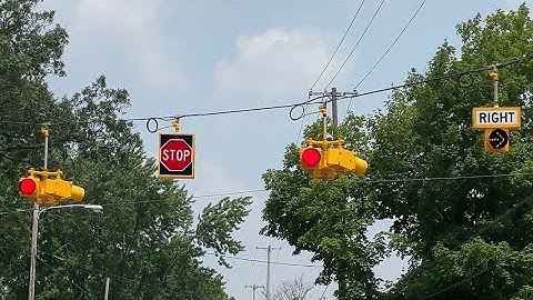 McCain PV beacon clusters + Eagle Durasig beacon with louvers - Grand Ledge, MI [daytime video]