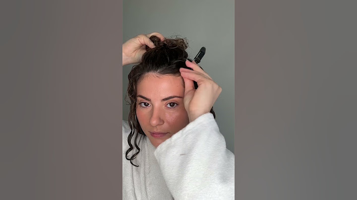 HOW TO STYLE THE TOP SECTION OF CURLY HAIR WITHOUT A PART