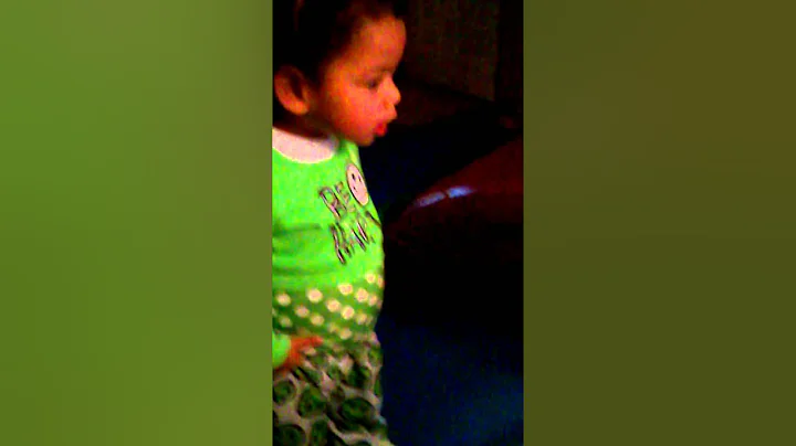 Talented toddler dancing nae nae.
