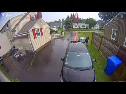 WATCH: Man carrying trash barrel almost struck by lightning in Springfield Massachusetts. – © Videokings