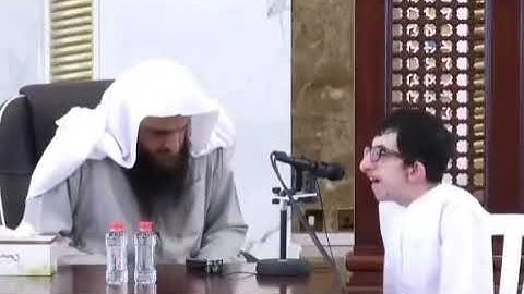 تأثر الشيخ عبدالرزاق البدر من تلاوة قارئ من ذوي الاحتياجات الخاصة