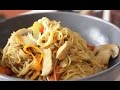 Fideos chinos  noodles con pollo y verduras