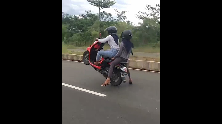 Yang lagi viral || Cewek Jumping motor #Shorts