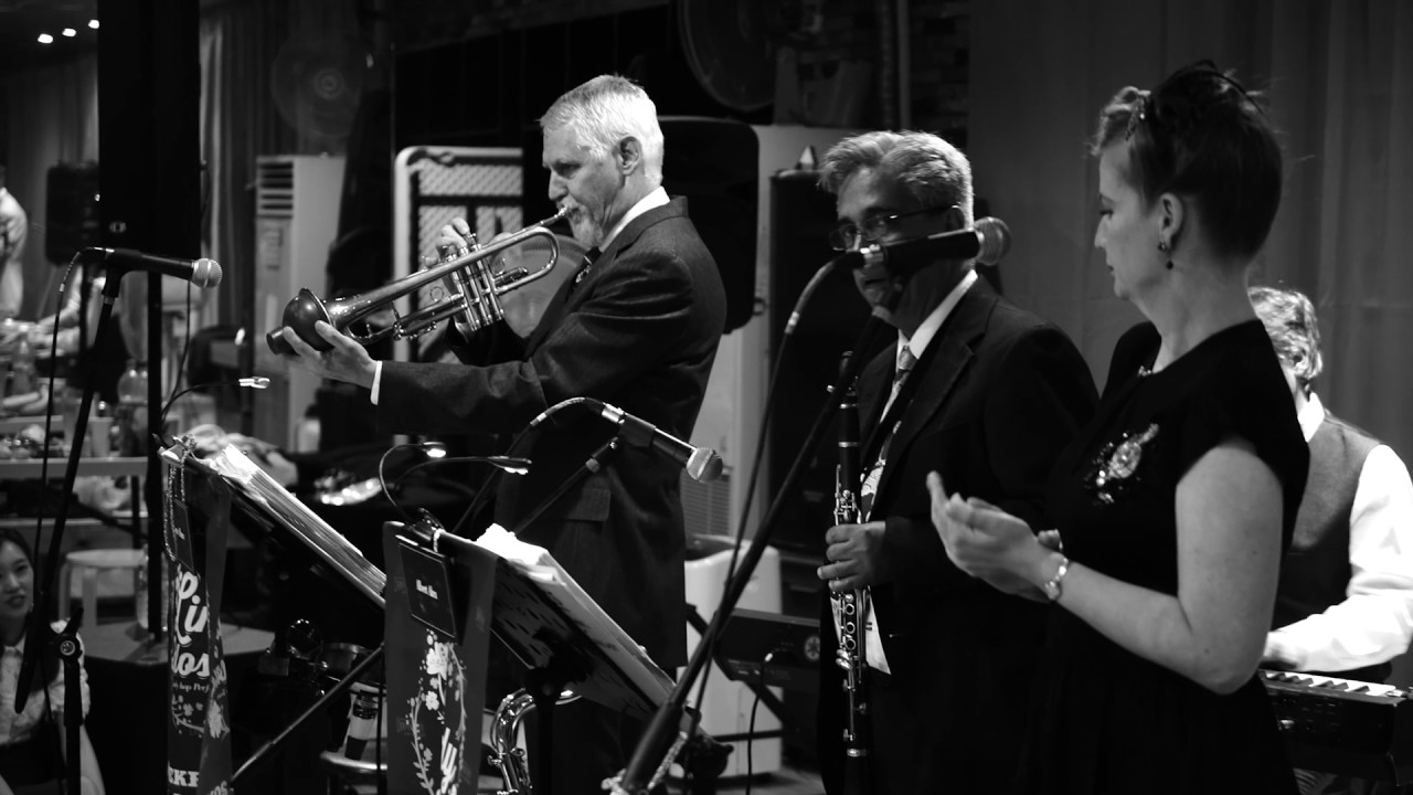 "Why Don't You Do Right?" - Jonathan Stout and his Campus Five feat. Hilary Alexander