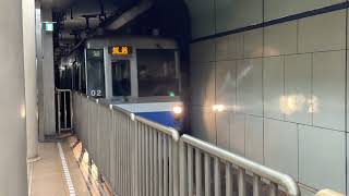 福岡市営地下鉄空港線(姪浜行き)・中洲川端駅に到着