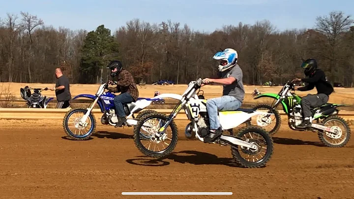 YZ 250 vs KX 250 vs Husqvarna FC 250 2 stroke  vs 4 stroke Busco Beach Drag race