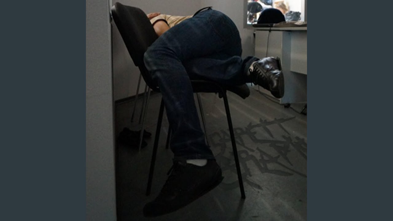 New Grenades auf YouTube ansehen New Grenades auf YouTube ansehen