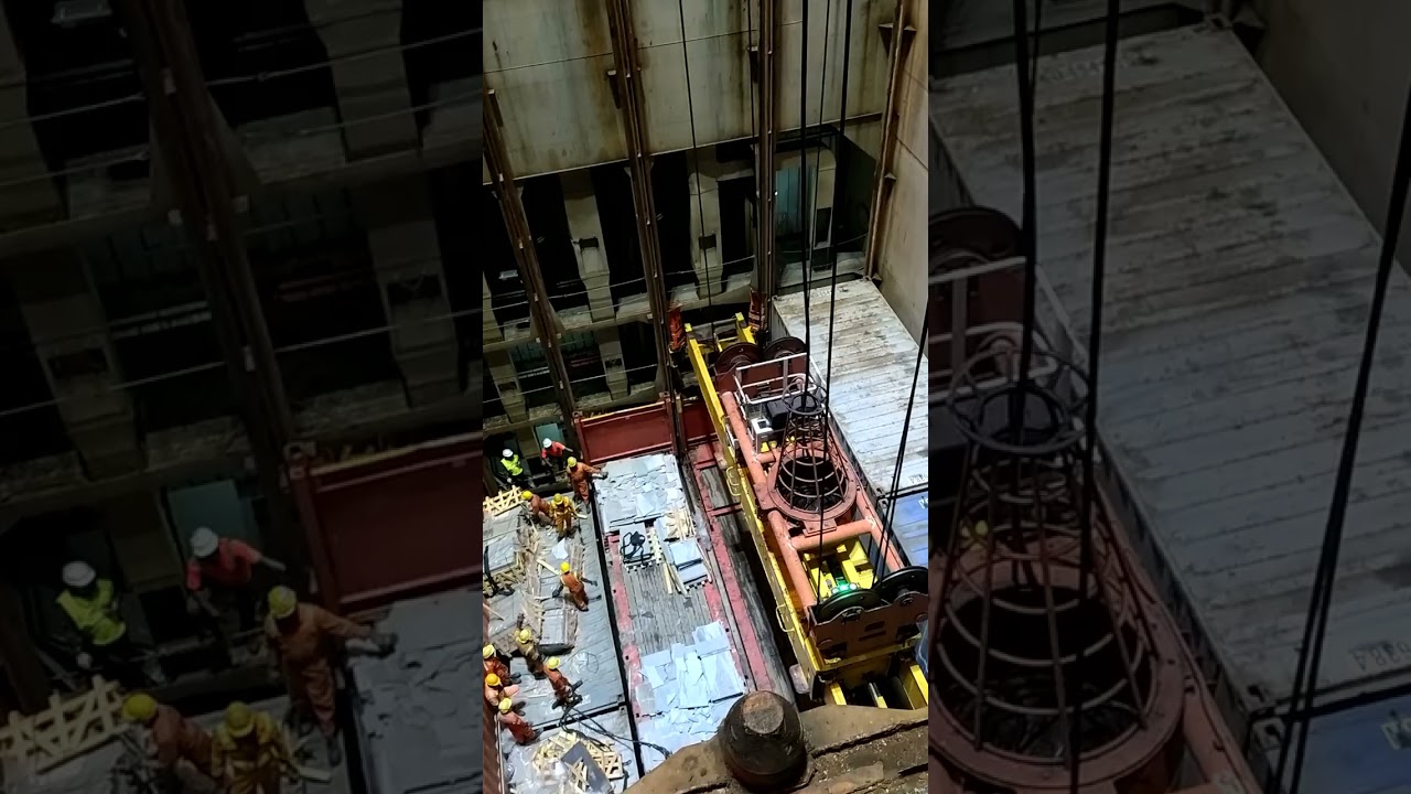 Ship Cargo Hatch Work  🚢👨‍🔧🛑  