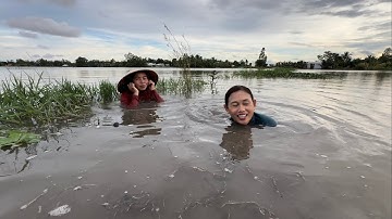 1738 / Đẩy côn bắt cá mùa nước nổi