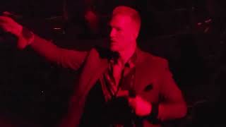 Qotsa  Someones In The Wolf  A Song For The Deaf  Straight Jacket Fitting  4252026