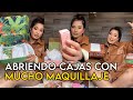 Abriendo cajas con mucho maquillaje