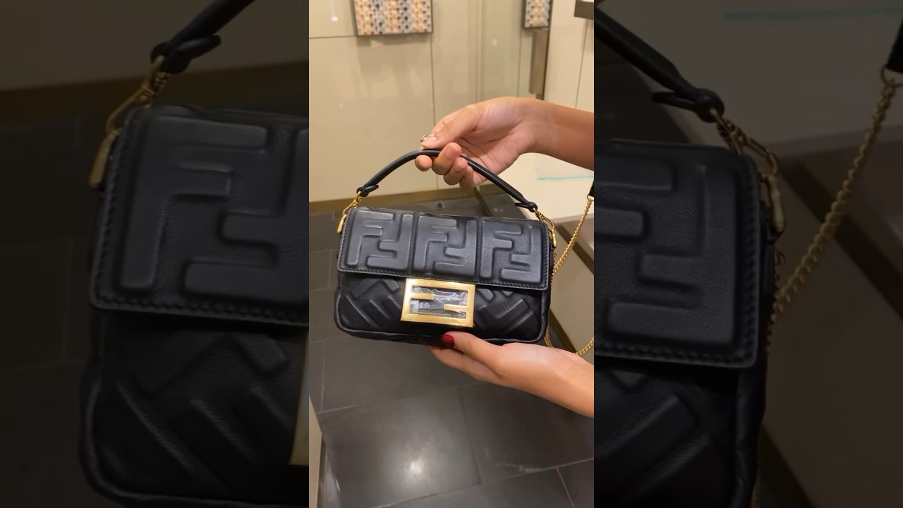FENDI Baguette MiniBlack leather bag ₹1,76,000