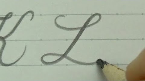 鉛筆でアルファベットの筆記体を書いてみた