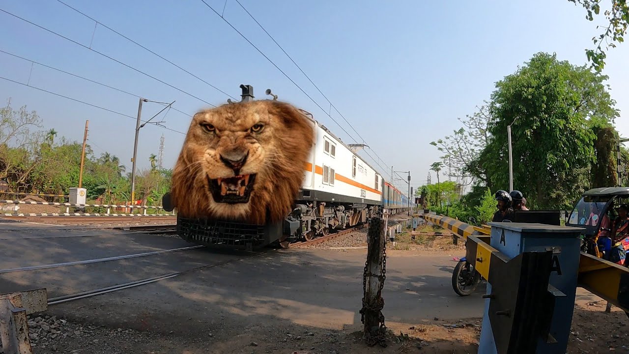 Furious King Attack : Patna Jan Shatabdi Express Dangerous Dust Storm Skipping Over the Rail gate