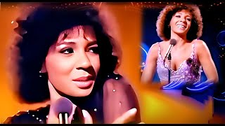 Download Lagu Shirley Bassey - GOLDFINGER / New York New York (Medley) (1982 Summertime Special) MP3