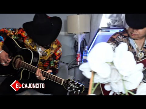 El Cajoncito - Fer Martinez Y Sus Cuates De Olancho (En Vivo)