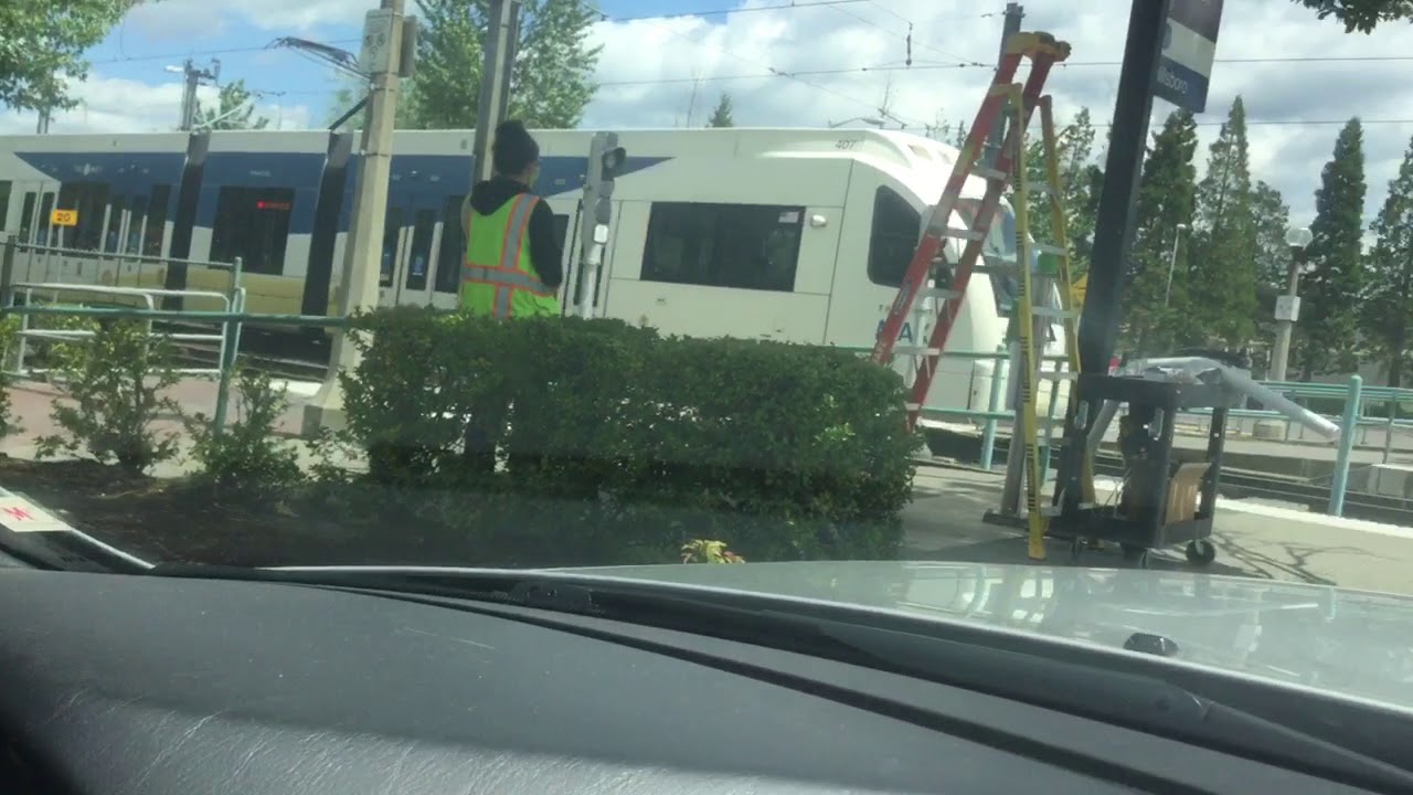 trimet max red line to portland international airport at beaverton tc