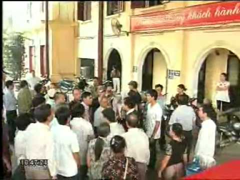 Video dân phố Quang Trung kéo đến giáo xứ Thái Hà bày tỏ bức... - youtube