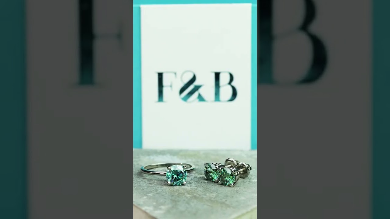 Teal moissanite solitaire and green moissanite earrings! Do you love them?!!? 😍 