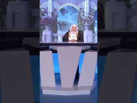 لعق الاصابع قال ﷺ يمسح أحدكم بالمنديل حتى يلعق أصابعه أو يلعقها فإنه لا يدري في أي طعامه البركة