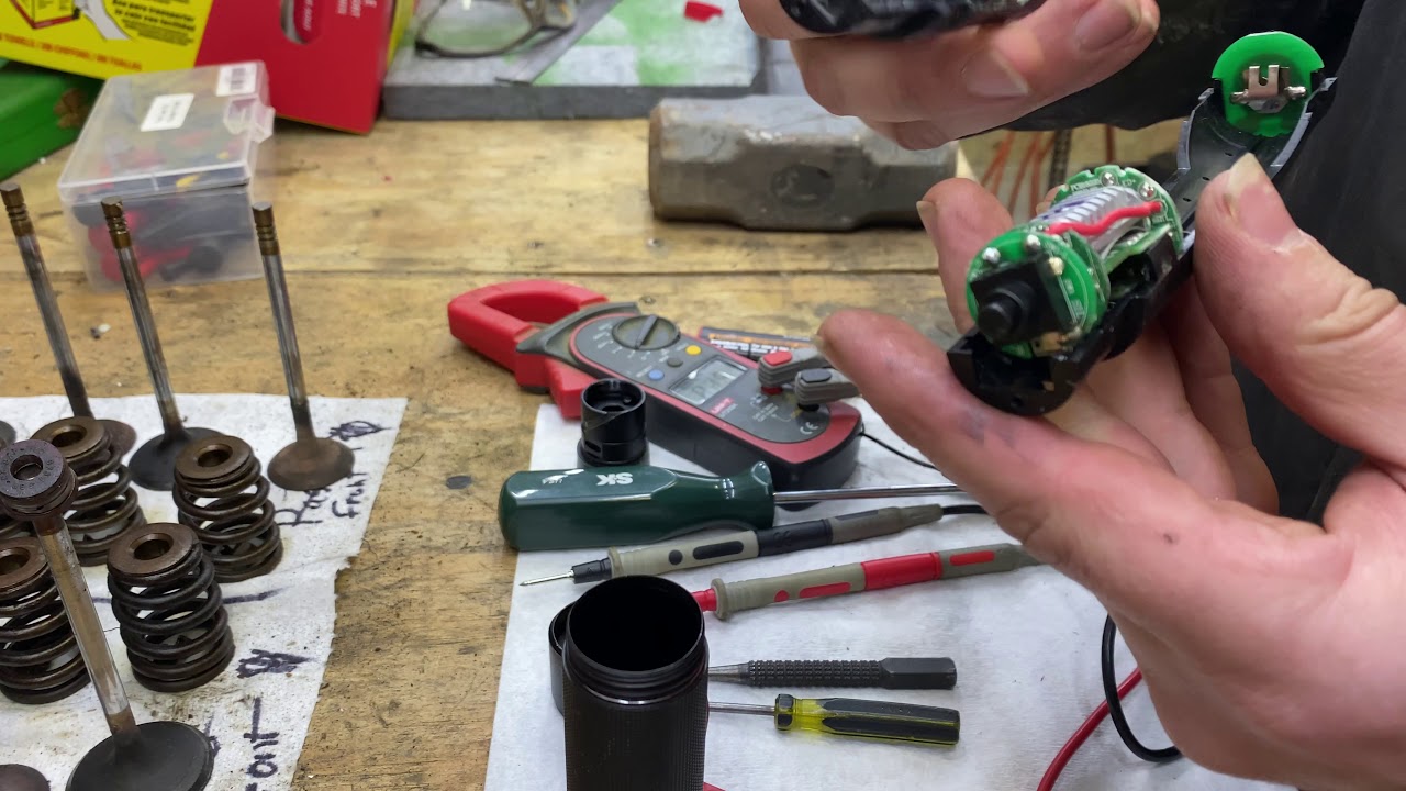 Fixing the Milwaukee 2110 21 Flashlight