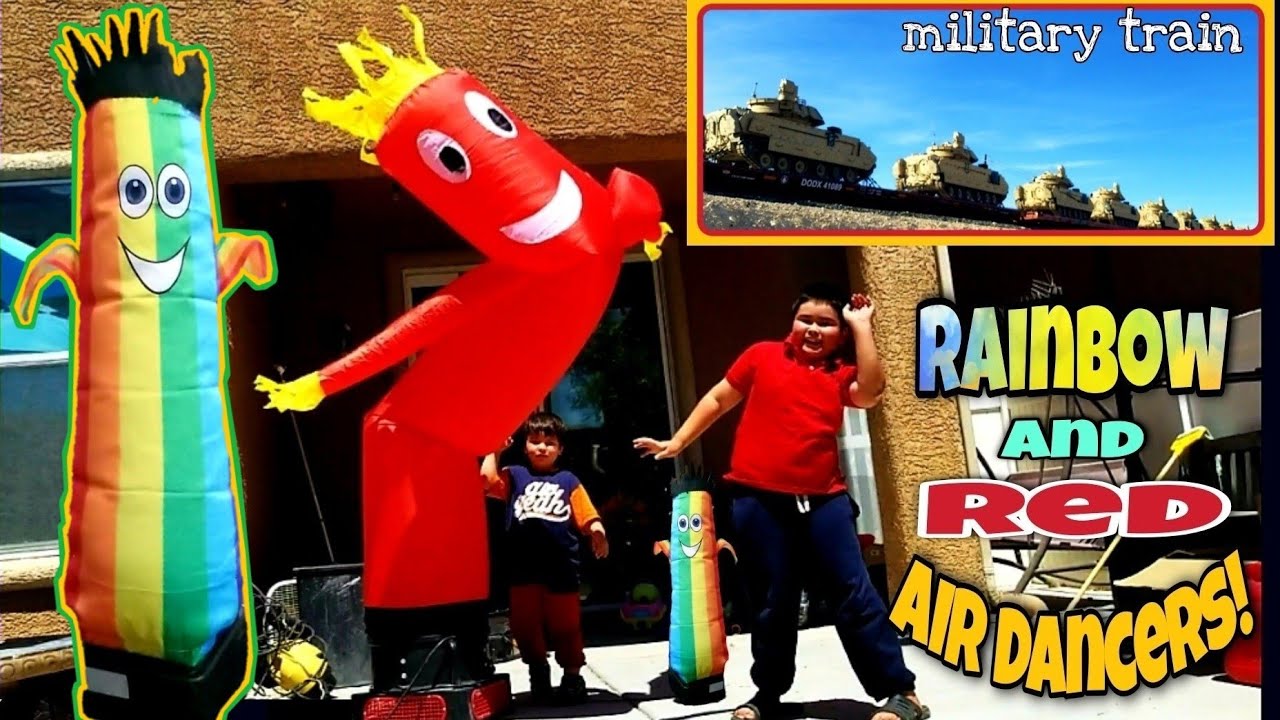 Мы увидели военный поезд и выиграли два воздушных танцора!