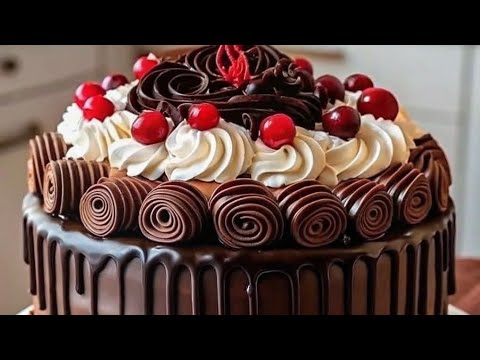 كيكة الشوكولاتة الفاخرة بالكرز والكريمة 