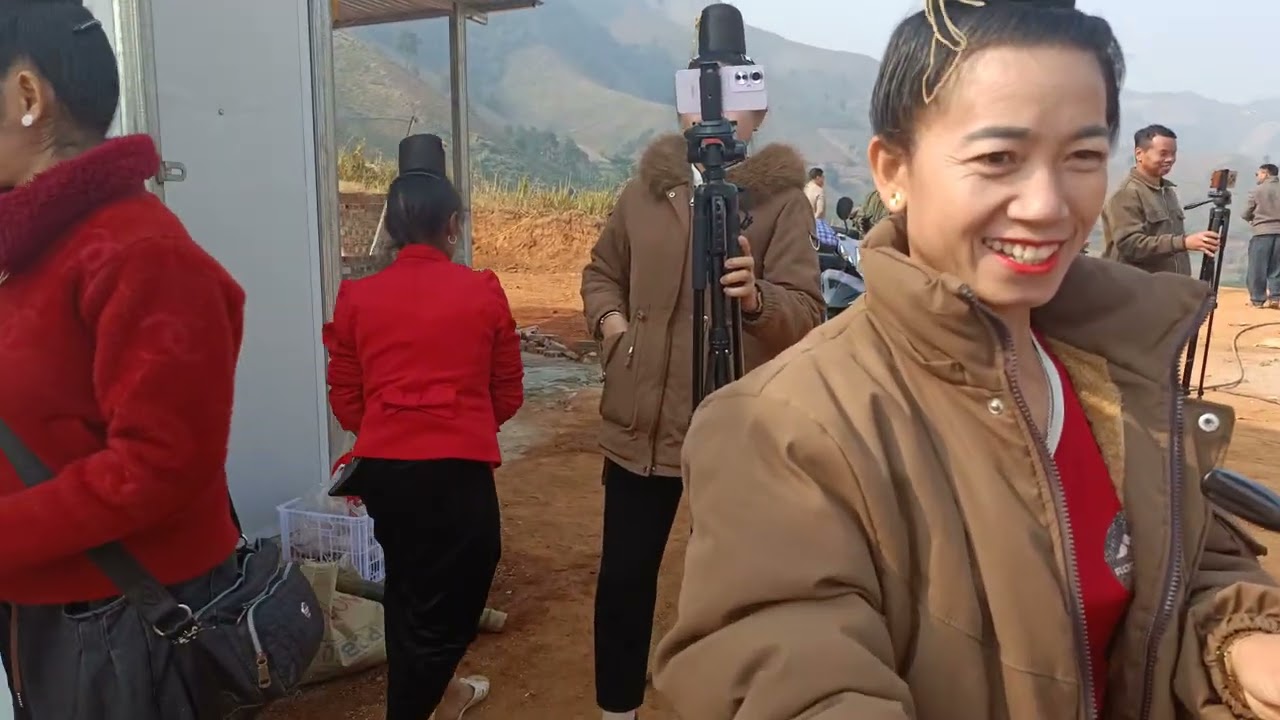 Phần 1 Chị Hương rừng thống kê các chủ kênh lấy đồ đi giúp, mừng nhà mới chị chơ