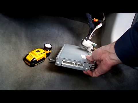 Chrysler Sebring 07-10 Radio Sound Amplifier Removal