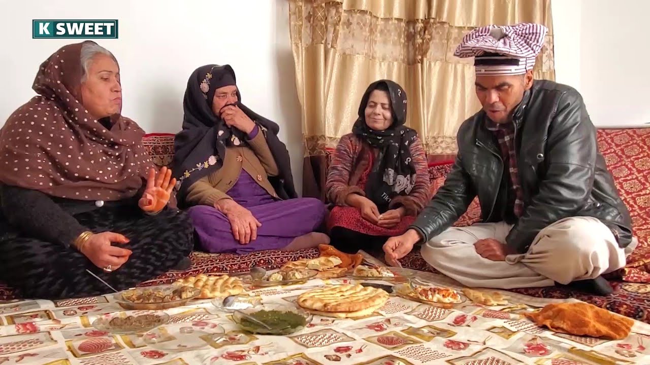 خانم لیاقت جان خاله نفیسه و تیم کابل سویت ره مهمان یک منتو خانگی کرد،Khala Nafisa was a guest😱😘😍