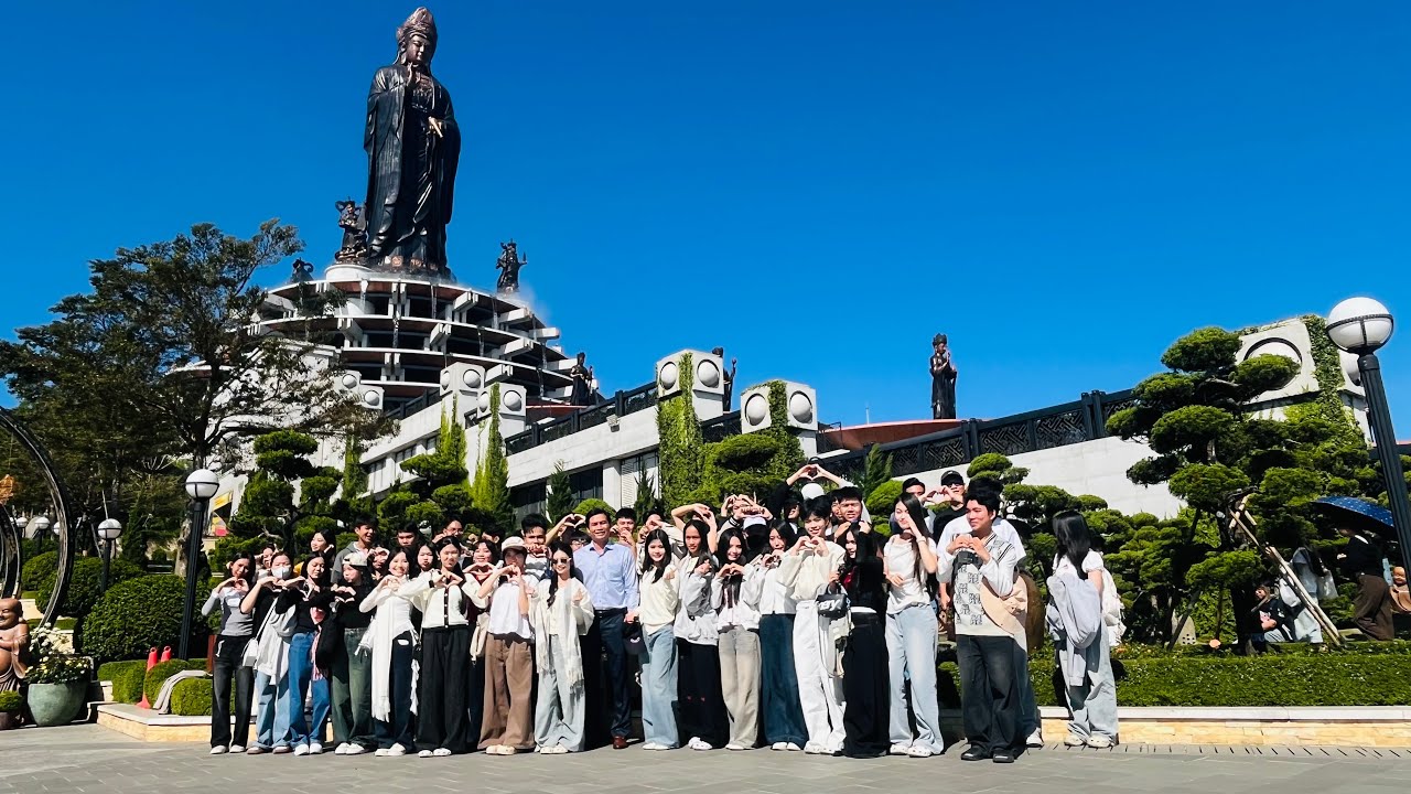 Trường Trung Học Phổ Thông Cái Bè tham quan học tập năm 2026 xe một