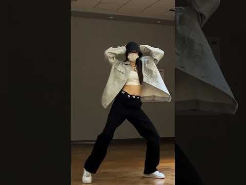 Elegant Chinese Dance in Slow Motion #dancecrew #dancevibes #ChineseShorts #chinesetiktok