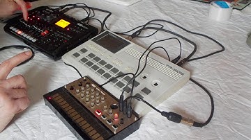 Korg Volca Keys MIDI Out Mod Controls Roland TR-505 +PLUS+ Volca Keys VCF Input Mod!!
