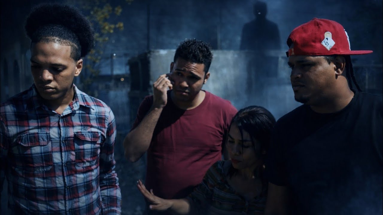 PERDIDOS EN EL CEMENTERIO