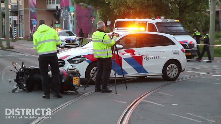 Motorscooter komt in botsing met politieauto Oudemansstraat Den Haag