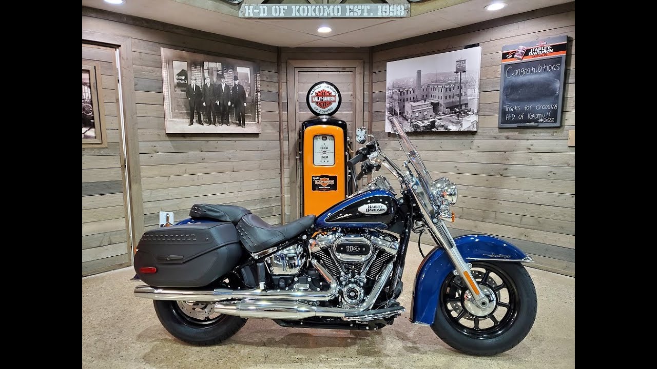 2022 Harley-Davidson Softail Heritage Classic FLHCS-Reef Blue/Vivid Black.