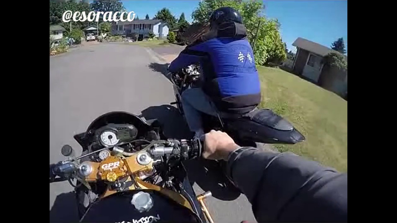 Gli rubano la moto e lui va a riprendersela lol dolls