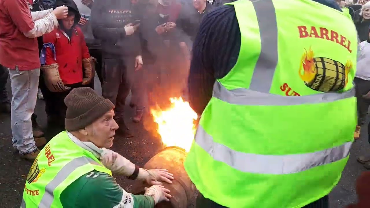 The Youngster Flaming Tar Barrels 2025 Оттери Сент-Мэри