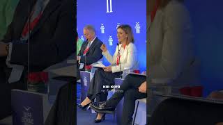 Δεν πείθεσαι επειδή κάποιος σου λέει «κάνε αυτό». Πείθεσαι γιατί εμπιστεύεσαι έναν άλλον άνθρωπο.