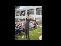 Este hombre hizo de niña de las flores en la boda de su prima; y es totalmente genial