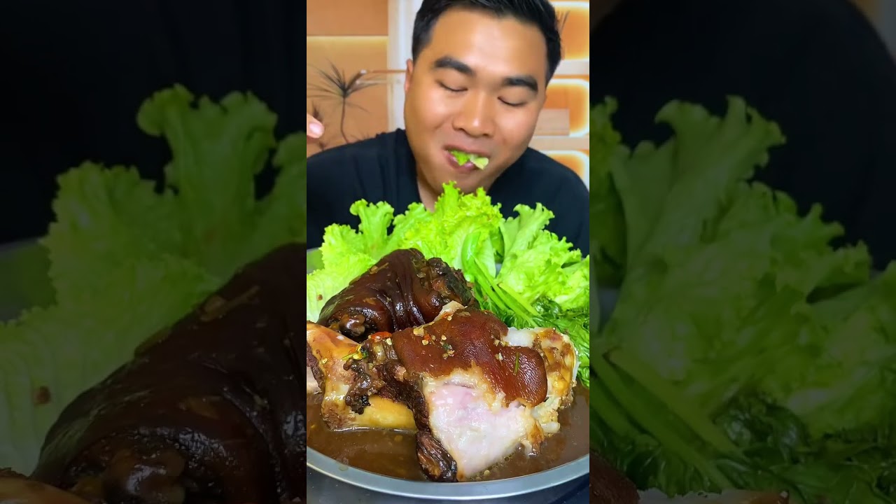 Eating pork feet is very delicious