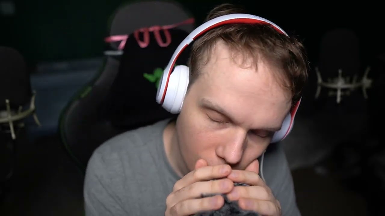 Eating my blue Yeti asmr